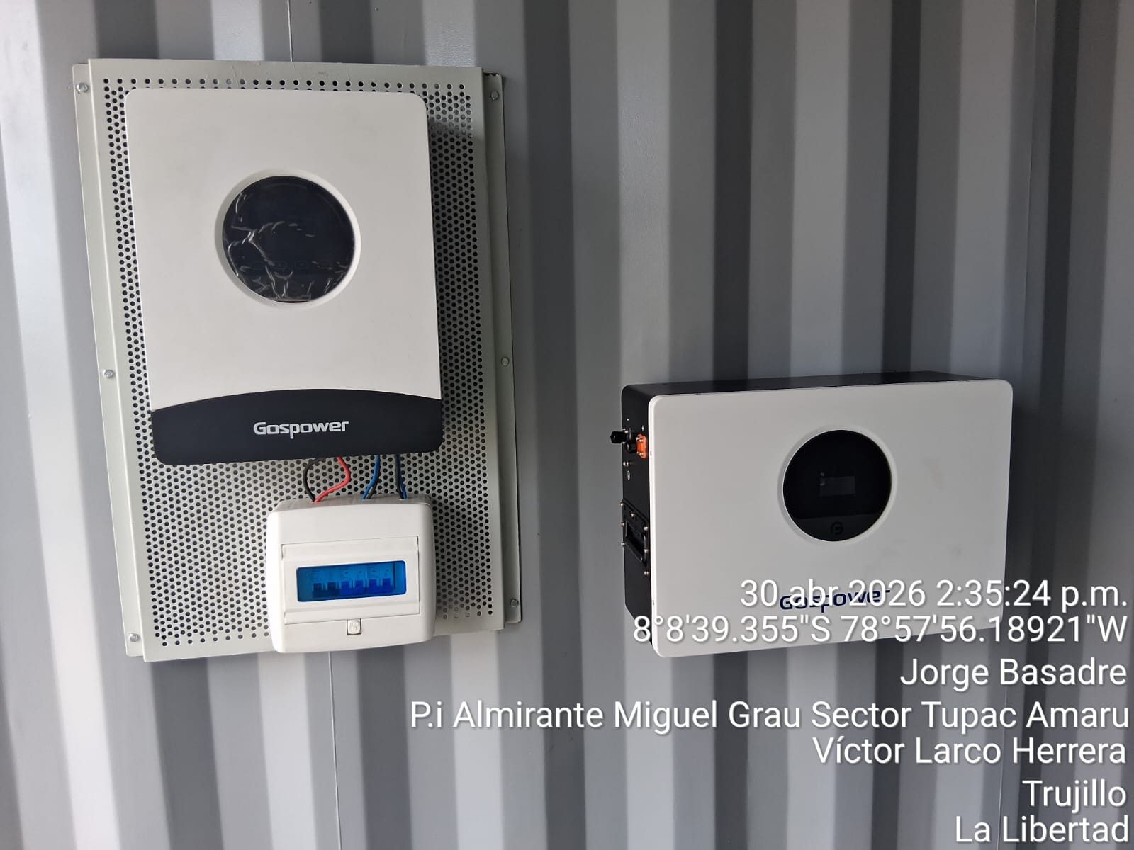 Inversor y almacenamiento de una instalación solar